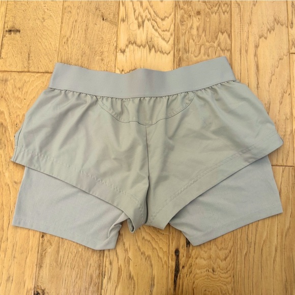 Adidas by Stella McCartney Barricade Shorts size 40 or 6 Training Shorts Beige - Picture 4 of 5
